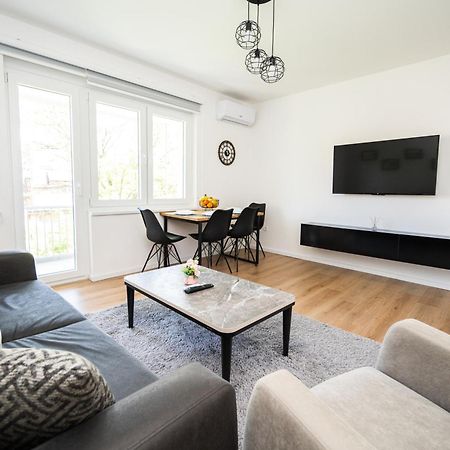 Bright 2Bdr Apartment With Balcony - Free Parking ซาราเยโว ภายนอก รูปภาพ
