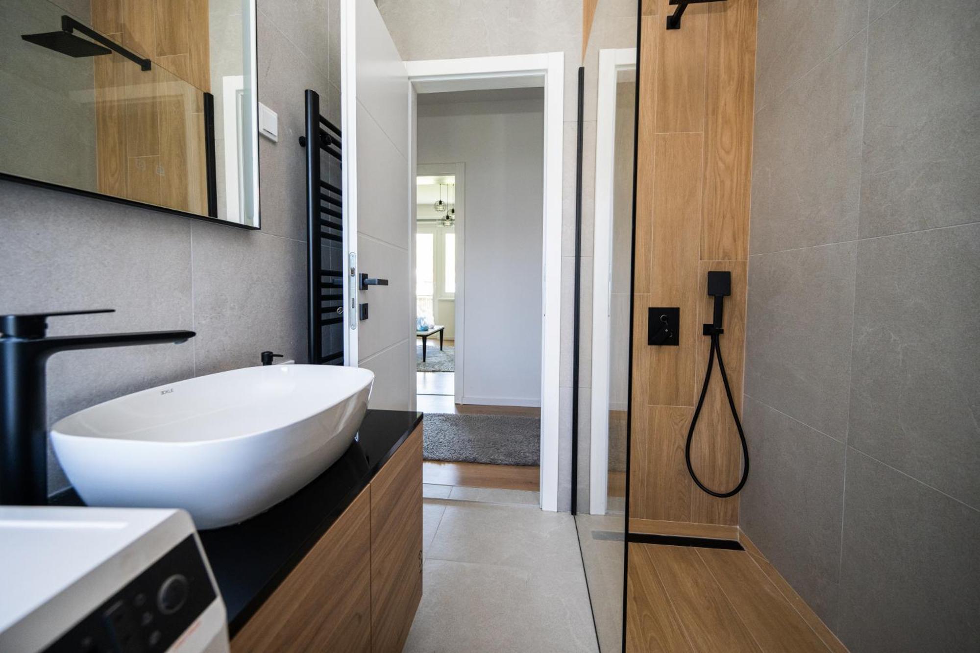 Bright 2Bdr Apartment With Balcony - Free Parking ซาราเยโว ภายนอก รูปภาพ