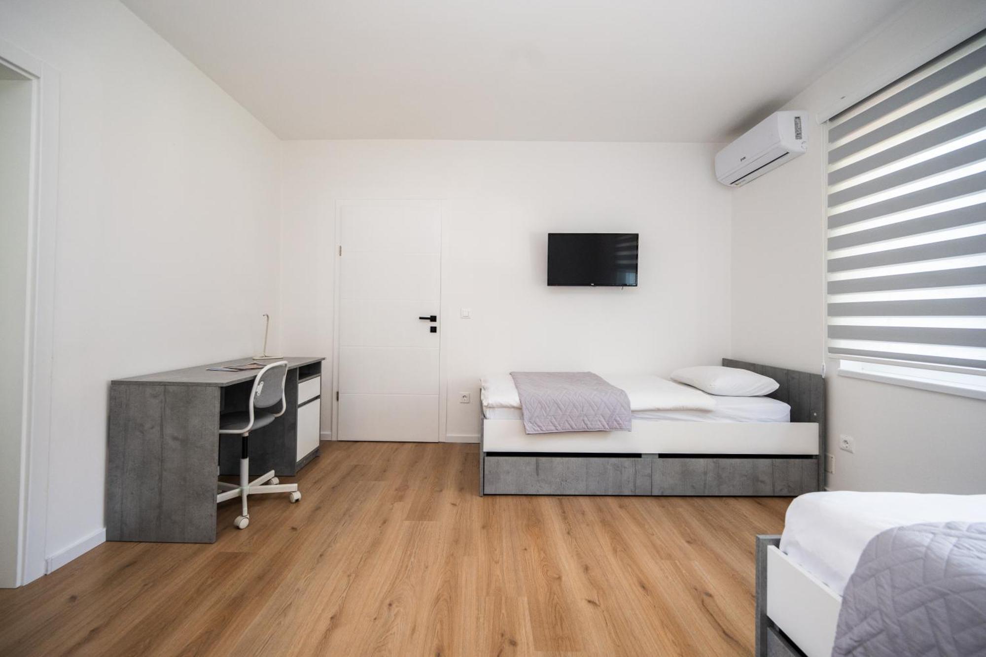 Bright 2Bdr Apartment With Balcony - Free Parking ซาราเยโว ภายนอก รูปภาพ