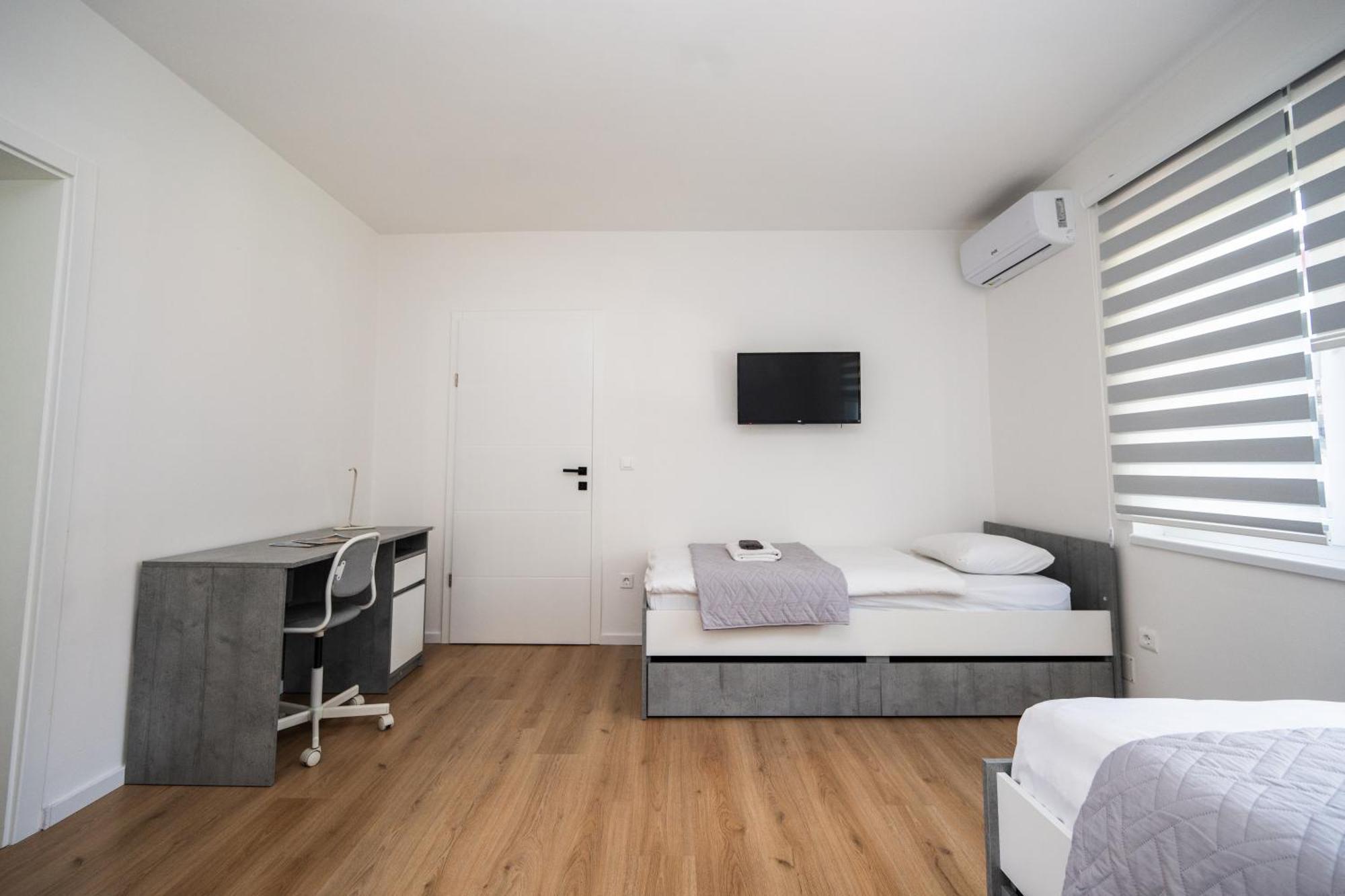 Bright 2Bdr Apartment With Balcony - Free Parking ซาราเยโว ภายนอก รูปภาพ