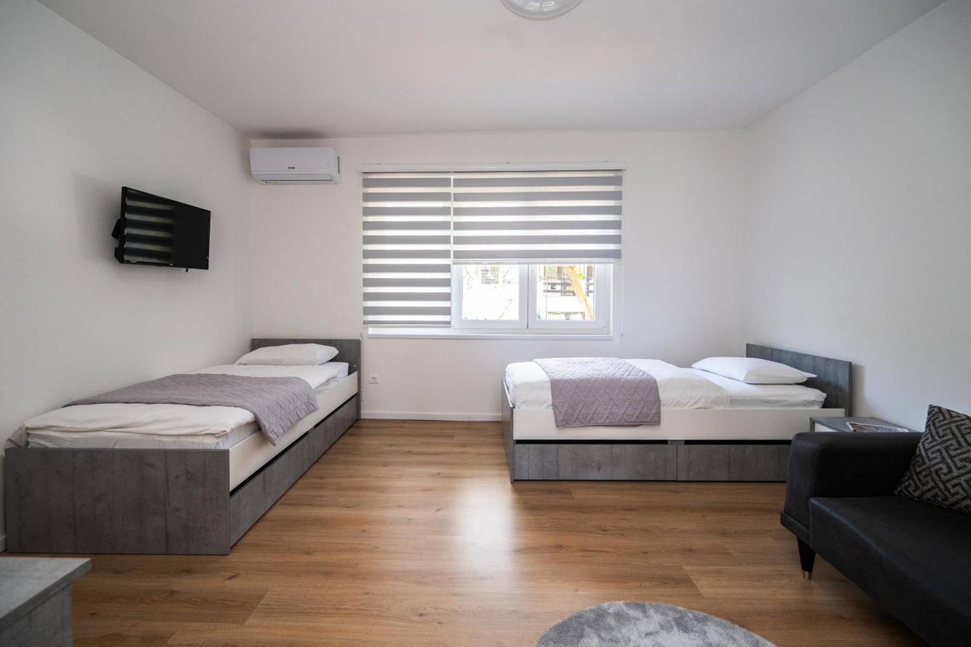 Bright 2Bdr Apartment With Balcony - Free Parking ซาราเยโว ภายนอก รูปภาพ