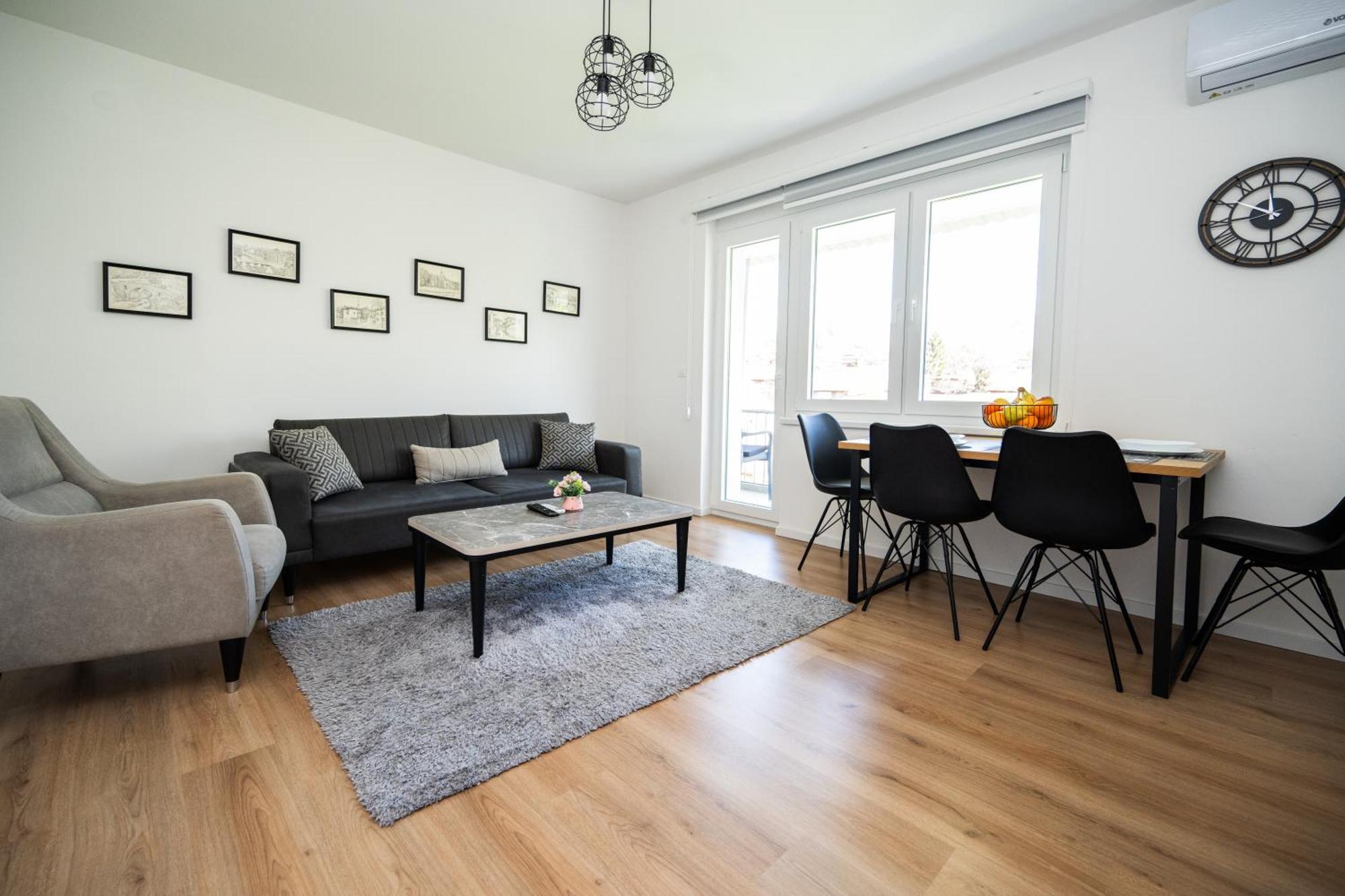 Bright 2Bdr Apartment With Balcony - Free Parking ซาราเยโว ภายนอก รูปภาพ