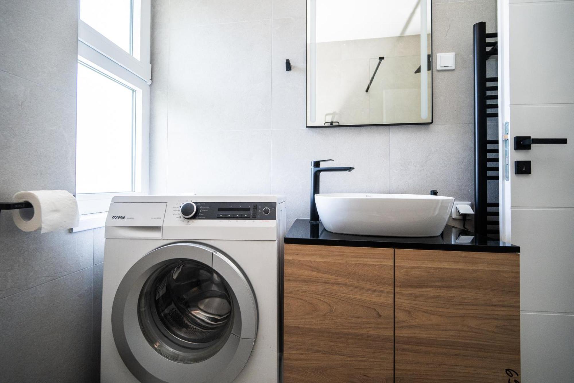 Bright 2Bdr Apartment With Balcony - Free Parking ซาราเยโว ภายนอก รูปภาพ